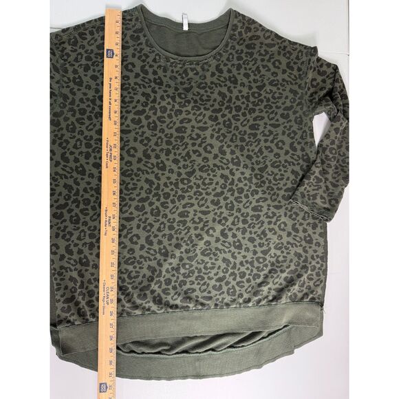 Z Supply Women's Leopard Weekender Elongated Split Side Hems Green Size M - Picture 9 of 11